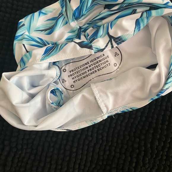 Bikini two piece - Picture 3 of 3